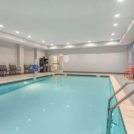 La Quinta Inn And Suites By Wyndham Μπλούμινγκτον Εξωτερικό φωτογραφία