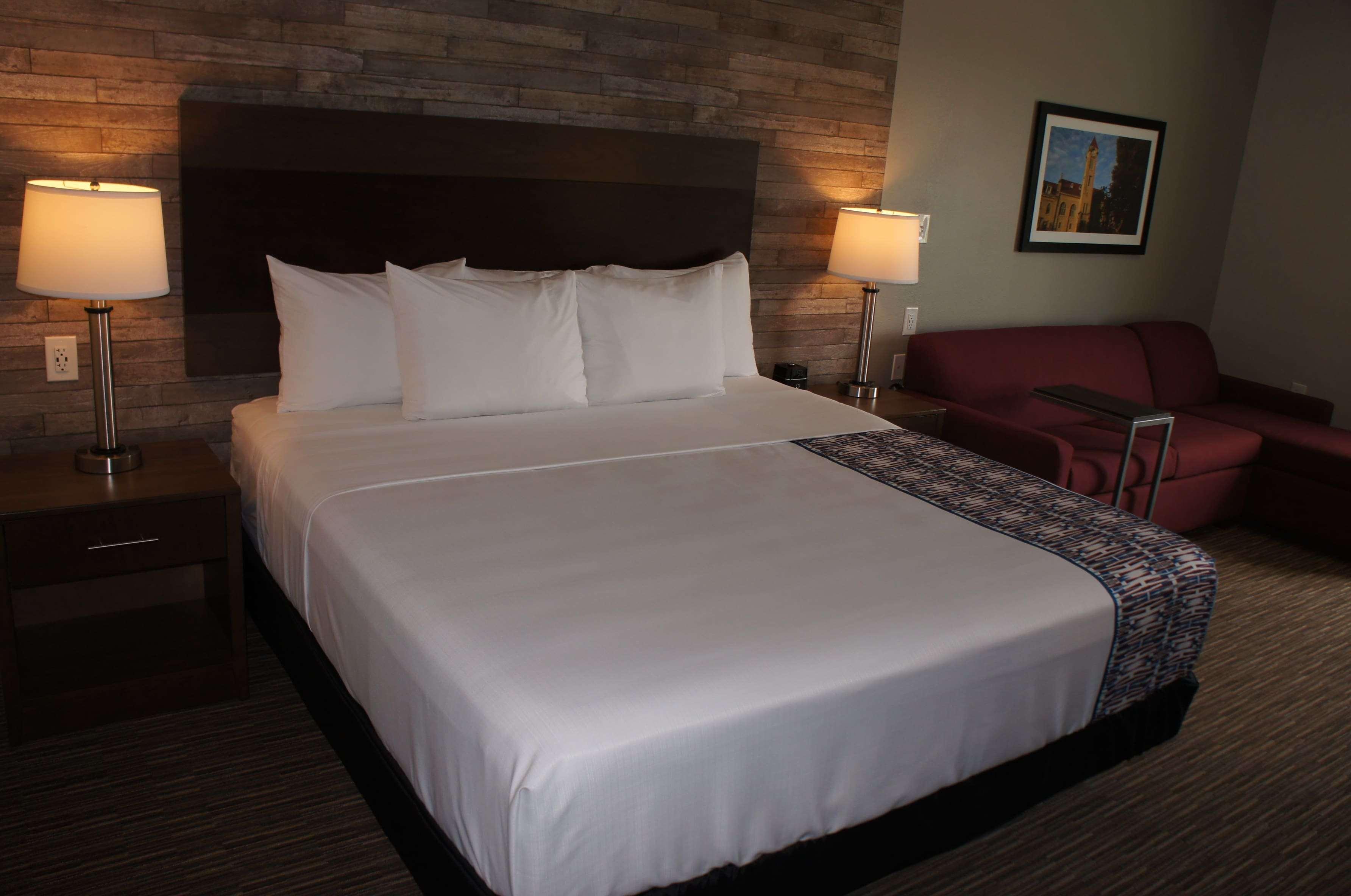 La Quinta Inn And Suites By Wyndham Μπλούμινγκτον Εξωτερικό φωτογραφία
