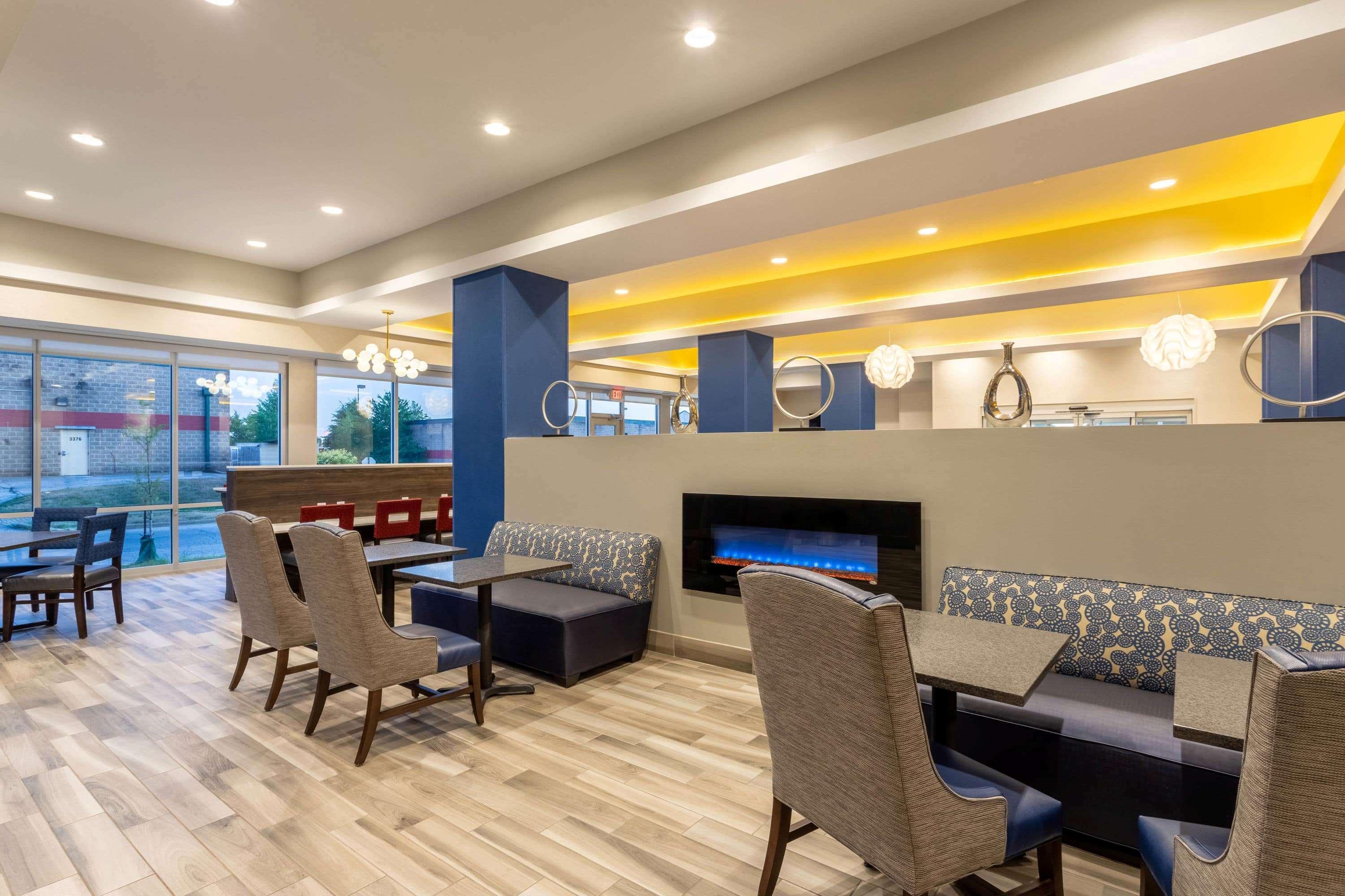 La Quinta Inn And Suites By Wyndham Μπλούμινγκτον Εξωτερικό φωτογραφία