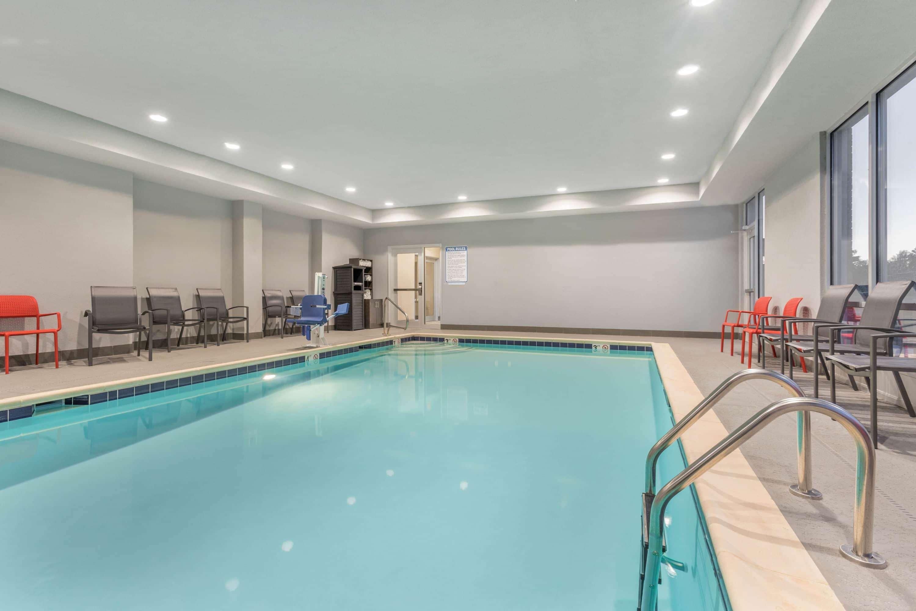 La Quinta Inn And Suites By Wyndham Μπλούμινγκτον Εξωτερικό φωτογραφία