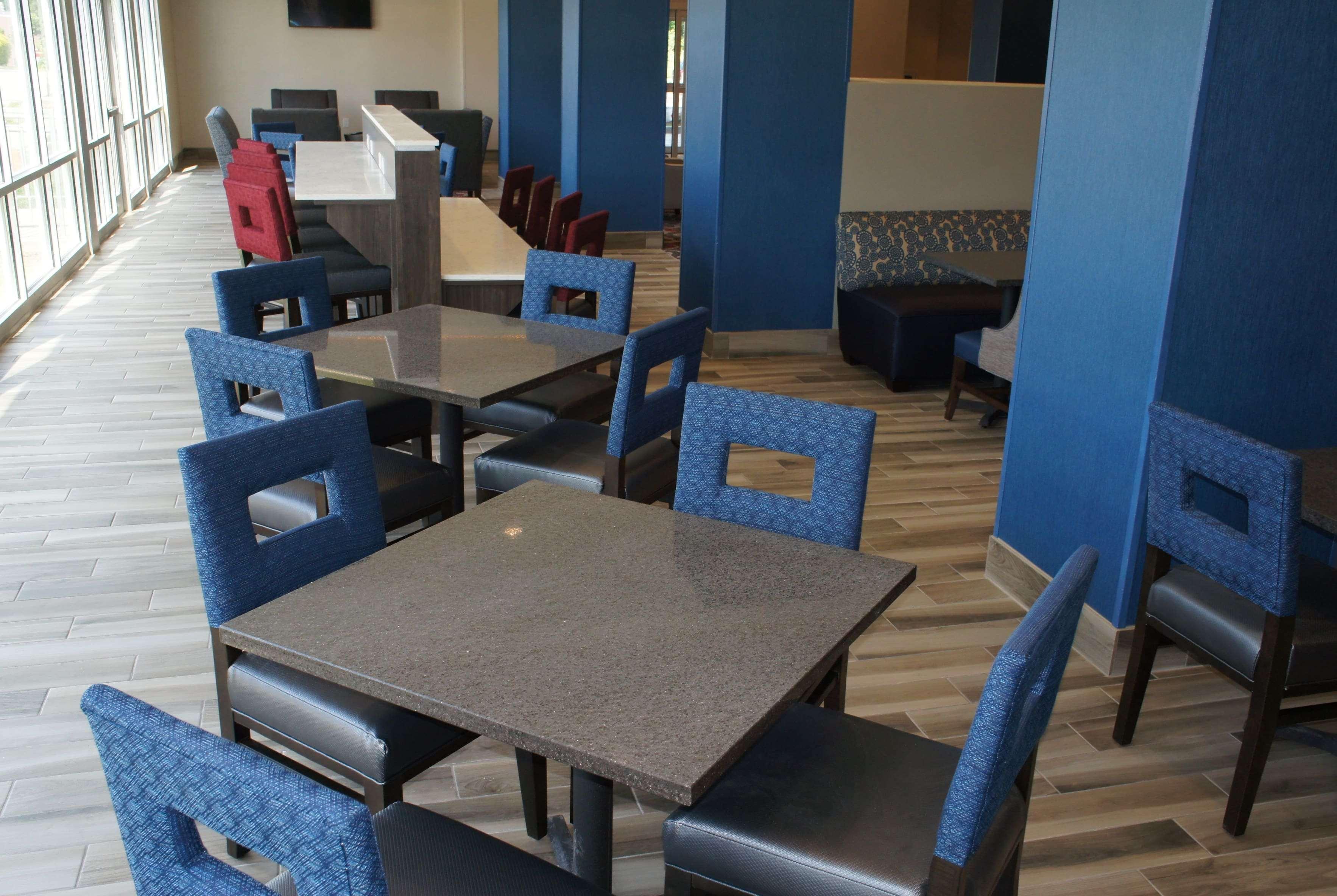 La Quinta Inn And Suites By Wyndham Μπλούμινγκτον Εξωτερικό φωτογραφία