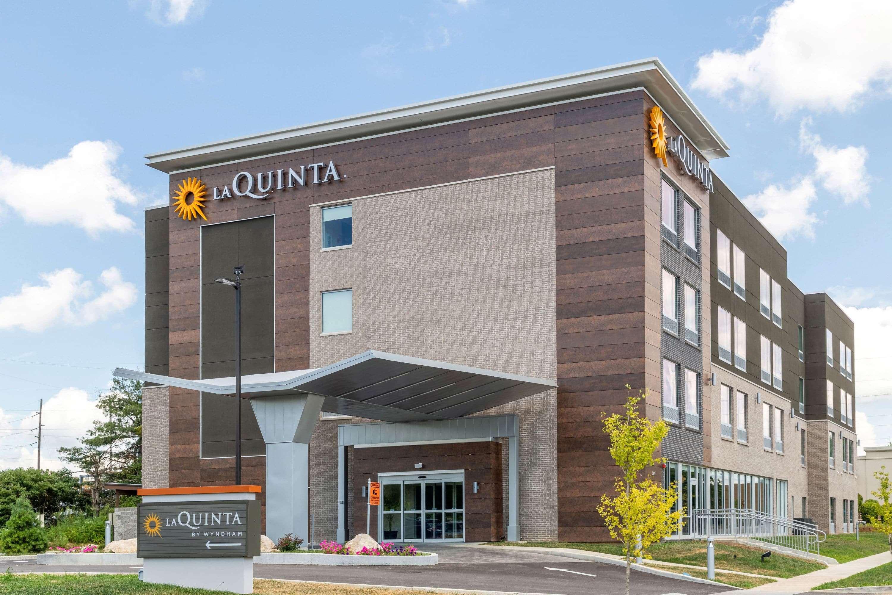La Quinta Inn And Suites By Wyndham Μπλούμινγκτον Εξωτερικό φωτογραφία