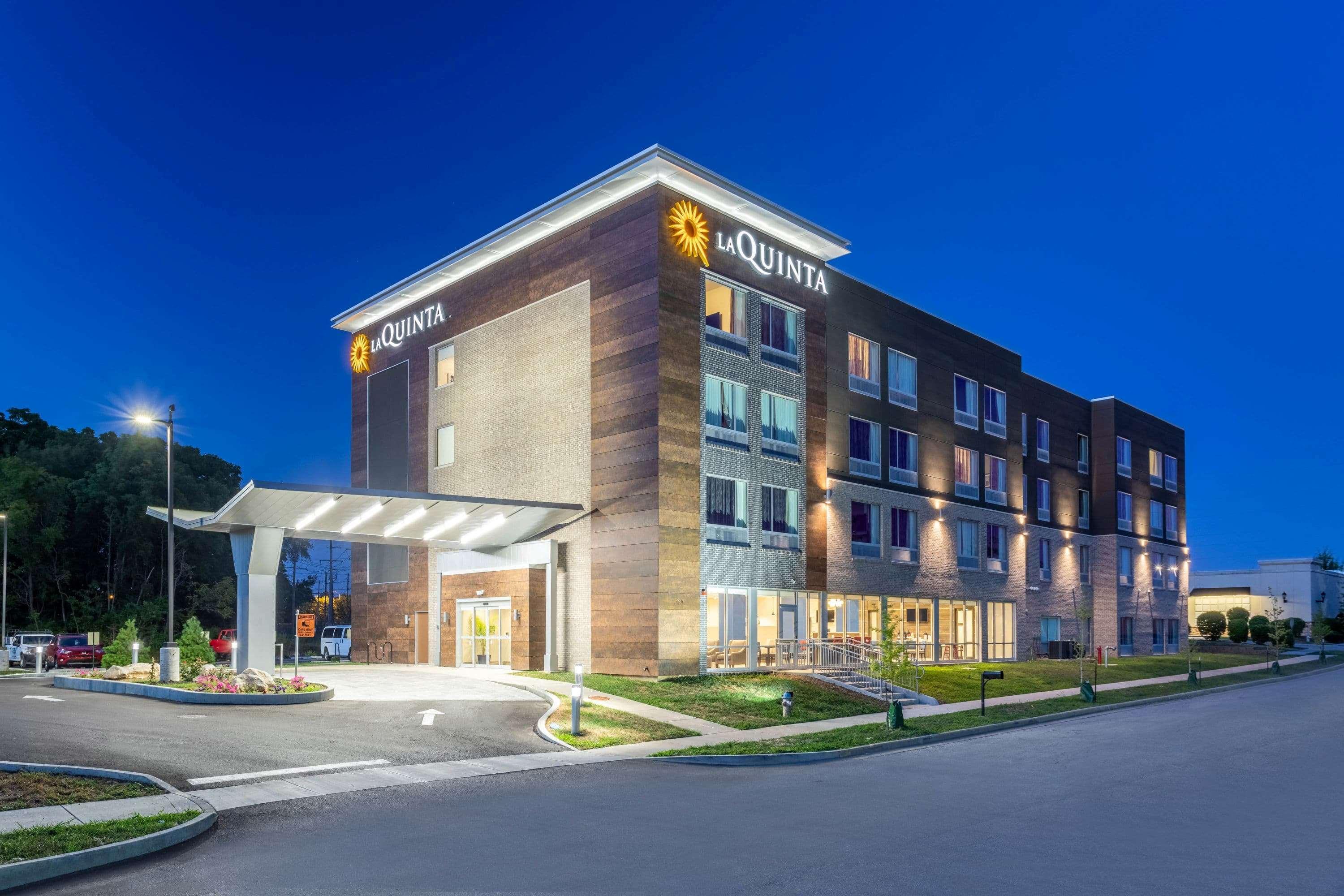 La Quinta Inn And Suites By Wyndham Μπλούμινγκτον Εξωτερικό φωτογραφία