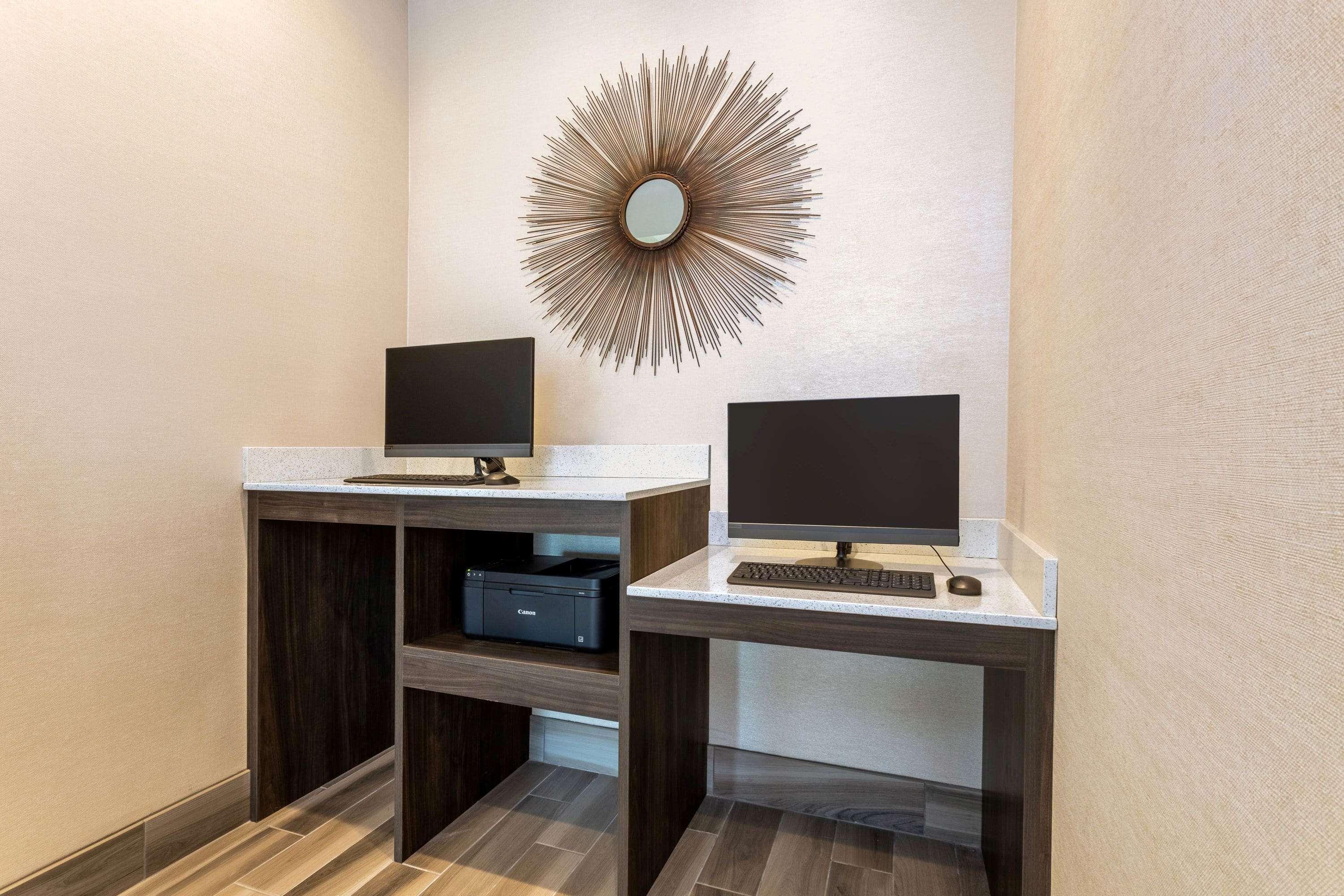 La Quinta Inn And Suites By Wyndham Μπλούμινγκτον Εξωτερικό φωτογραφία